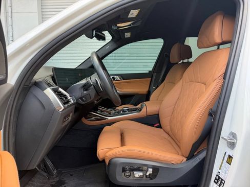 Used 2025 BMW X7 xDrive40i w/ M Sport Package AWD/4WD image 9