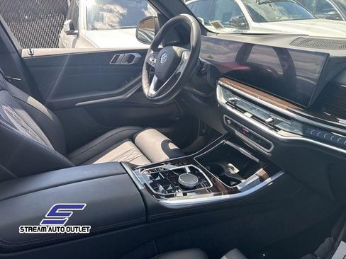 Used 2025 BMW X5 xDrive50e AWD/4WD image 11