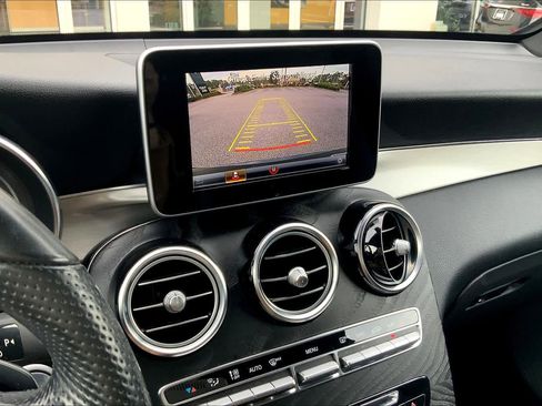 Used 2019 Mercedes-Benz GLC 300 4MATIC image 25