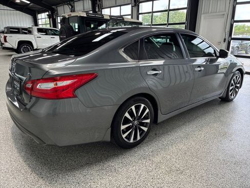 Used 2017 Nissan Altima 2.5 SL w/ 2.5 Technology Package FWD image 3