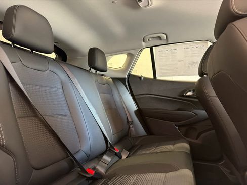 Used 2025 Chevrolet Trax LT w/ LT Convenience Package image 31