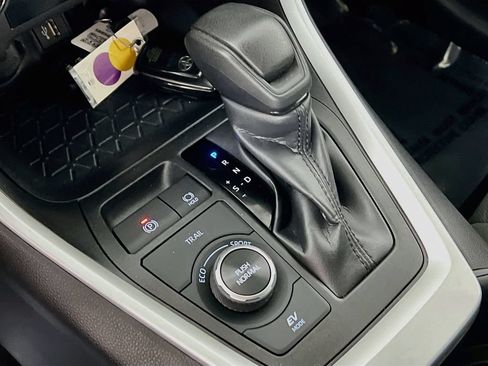 Certified 2025 Toyota RAV4 XLE AWD/4WD image 15