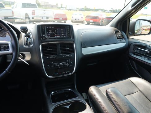 Used 2016 Dodge Grand Caravan R/T FWD image 20