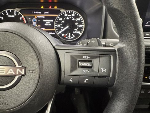 Used 2024 Nissan Rogue S image 31