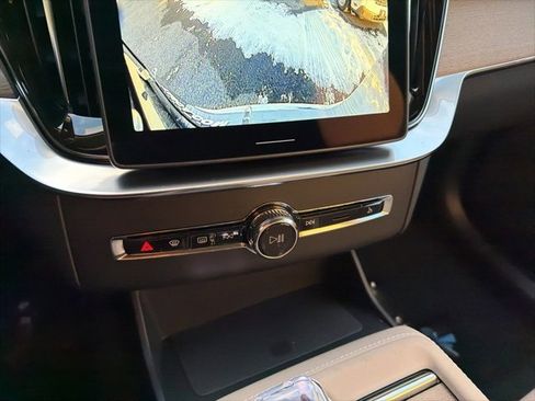 New 2026 Volvo XC90 B6 Plus w/ Protection Package Premier image 19