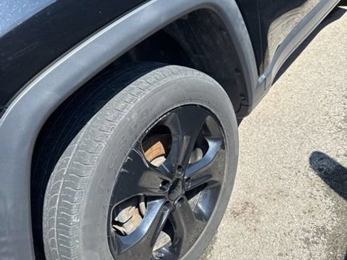 Used 2019 Jeep Compass Latitude AWD/4WD image 3