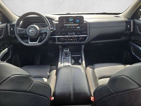 Used 2025 Nissan Pathfinder SL image 17