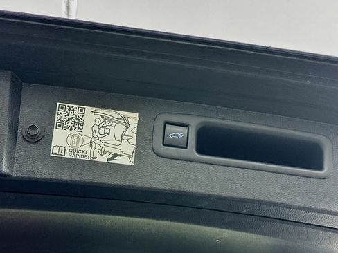 Used 2021 Toyota Highlander Limited image 32