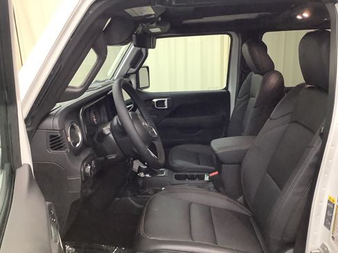 New 2026 Jeep Wrangler Unlimited Sahara AWD/4WD image 15