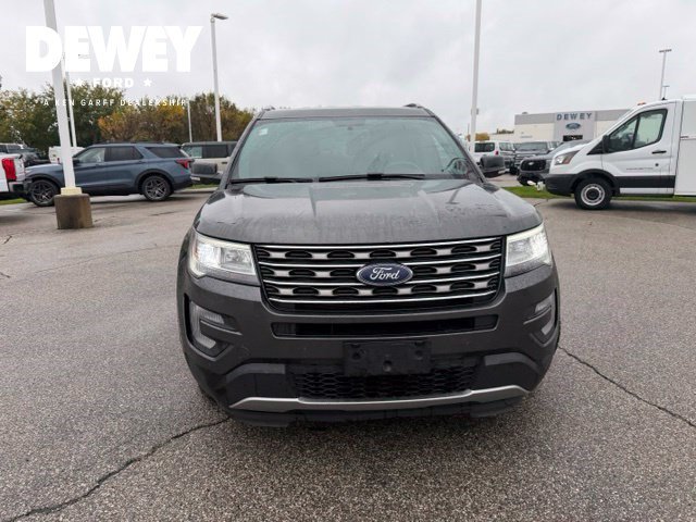 Used 2017 Ford Explorer XLT w/ Equipment Group 202A AWD/4WD image 3