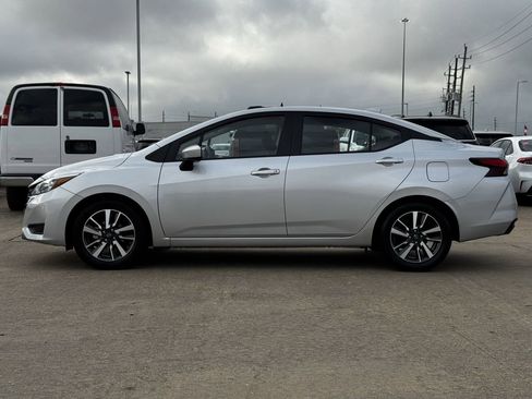 Used 2025 Nissan Versa SV image 6