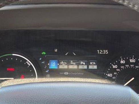 Used 2025 Toyota Sienna XLE AWD/4WD image 10