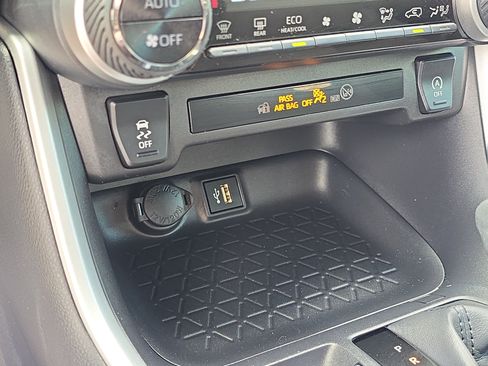 Used 2025 Toyota RAV4 XLE w/ Convenience Package FWD image 27