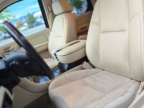 Used 2007 Cadillac Escalade AWD w/ Information Package image 20