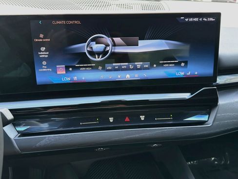 Used 2024 BMW i5 eDrive40i w/ Premium Package RWD image 34