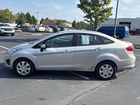 Used 2013 Ford Fiesta SE FWD image 17