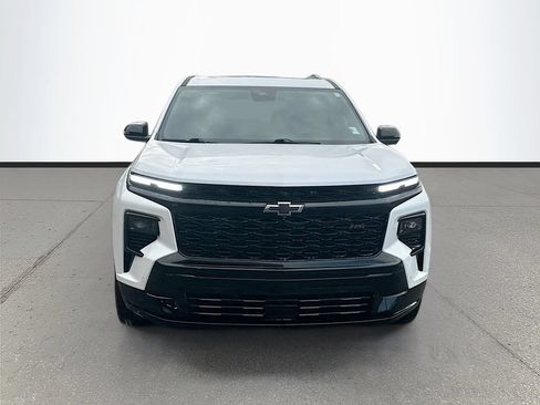 Used 2024 Chevrolet Traverse RS FWD image 2