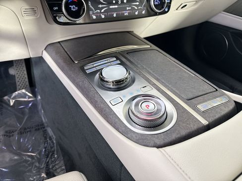 Used 2024 Genesis G80 image 17