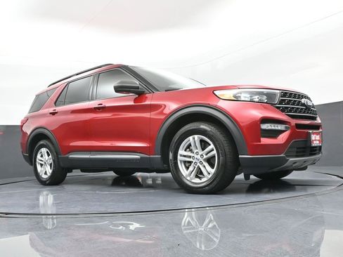 Used 2024 Ford Explorer XLT w/ Equipment Group 202A image 28