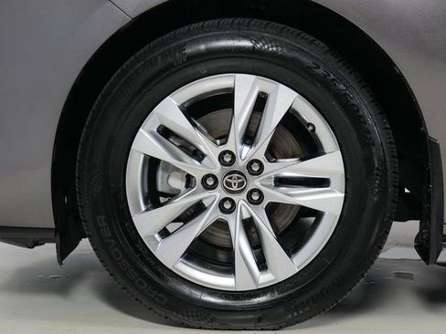 Used 2023 Toyota Sienna Limited AWD/4WD image 9