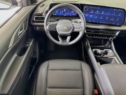 Used 2025 Chevrolet Traverse LT FWD image 20