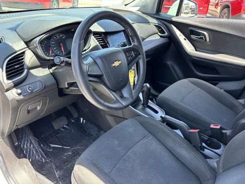 Used 2020 Chevrolet Trax LS FWD image 16