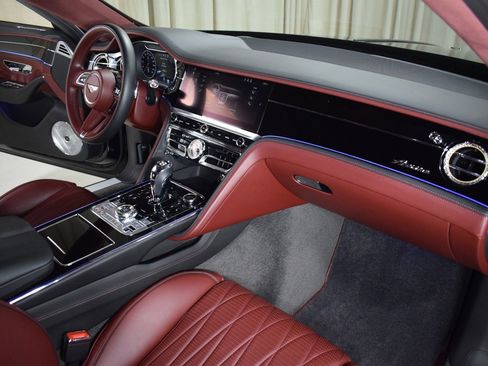 Used 2023 Bentley Flying Spur V8 image 25