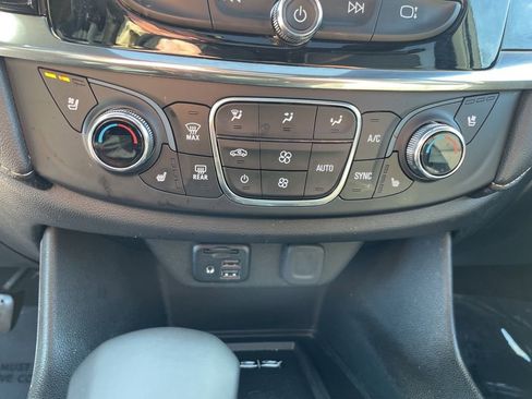 Used 2023 Chevrolet Traverse Premier AWD/4WD image 20