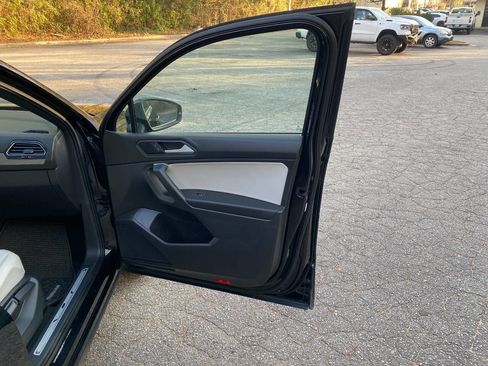 Used 2021 Volkswagen Tiguan SE image 55