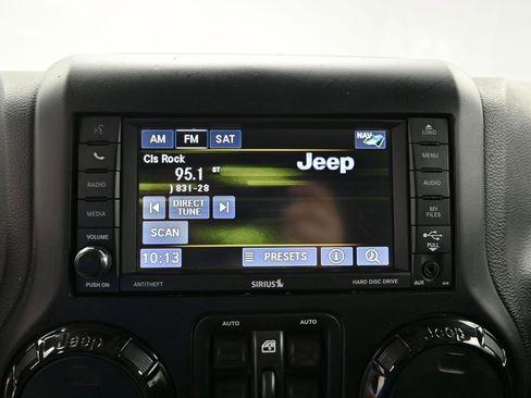 Used 2017 Jeep Wrangler Unlimited Sahara AWD/4WD image 12