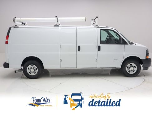 Used 2021 Chevrolet Express 2500 Extended RWD image 2