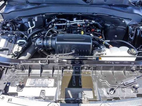 Used 2022 Ford Explorer XLT w/ Equipment Group 202A AWD/4WD image 34