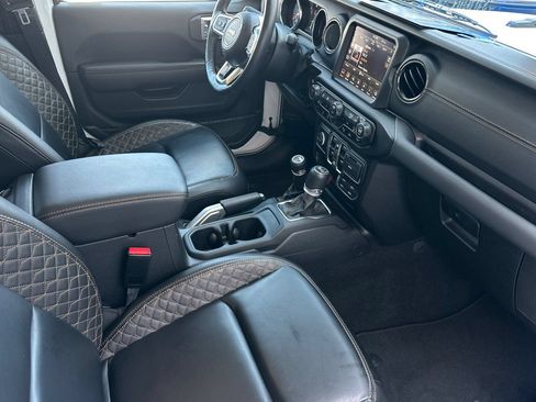 Used 2022 Jeep Wrangler Unlimited Sahara AWD/4WD image 15