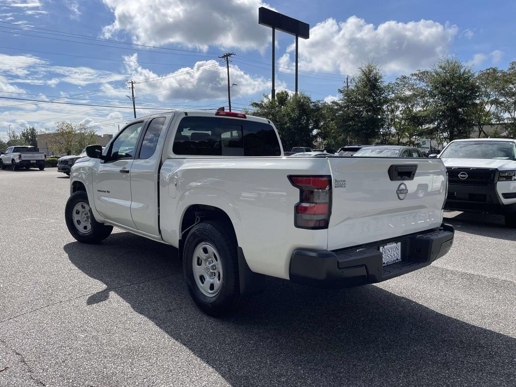 Used 2025 Chevrolet Suburban Z71 AWD/4WD image 2