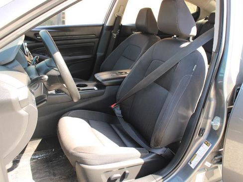 Used 2019 Nissan Altima 2.5 S FWD image 11
