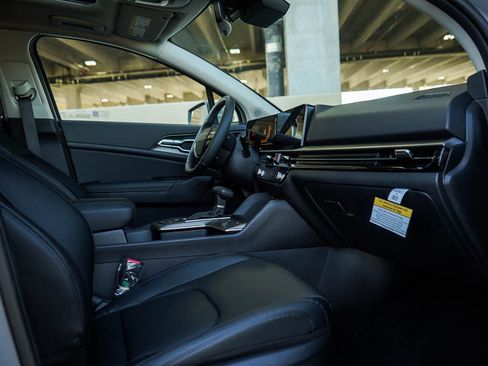 New 2026 Kia Sportage EX w/ EX Panorama Roof Package image 11