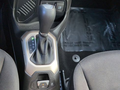 Used 2016 Jeep Renegade Latitude w/ Popular Equipment Group image 25