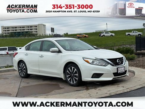 Used 2017 Nissan Altima 2.5 SV w/ Convenience Package FWD image 1