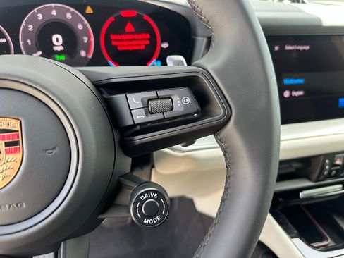 Used 2025 Porsche Cayenne S image 19