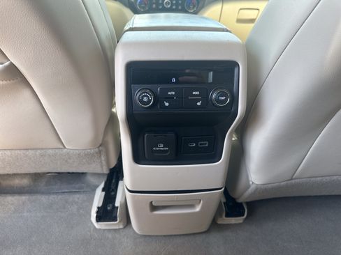 Used 2020 GMC Acadia Denali AWD/4WD image 17