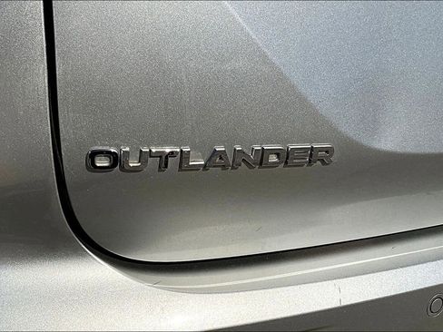 Used 2024 Mitsubishi Outlander SE FWD image 25