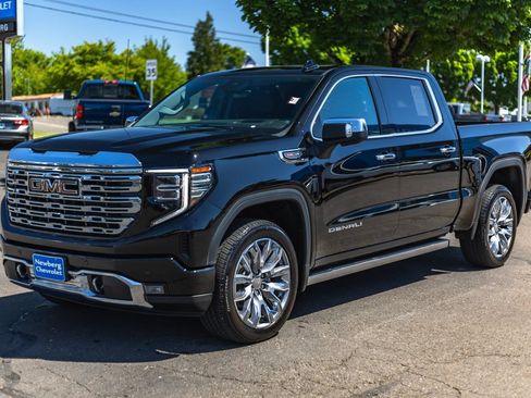 Used 2025 GMC Sierra 1500 Denali w/ Denali Reserve Package AWD/4WD image 4