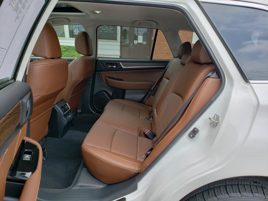 Used 2018 Subaru Outback 3.6R Touring w/ Popular Package #3 AWD/4WD image 11