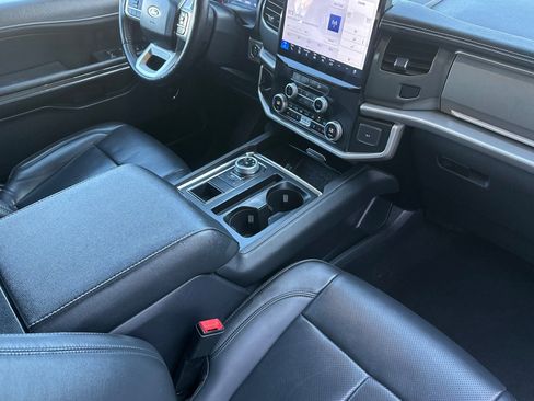 Used 2024 Ford Expedition Max XLT image 17