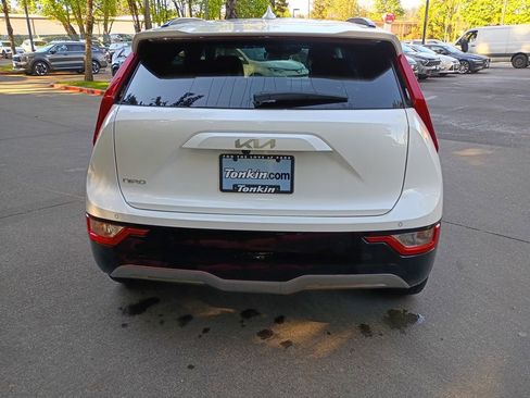 Used 2024 Kia Niro Wind w/ Wind Preserve Package FWD image 5