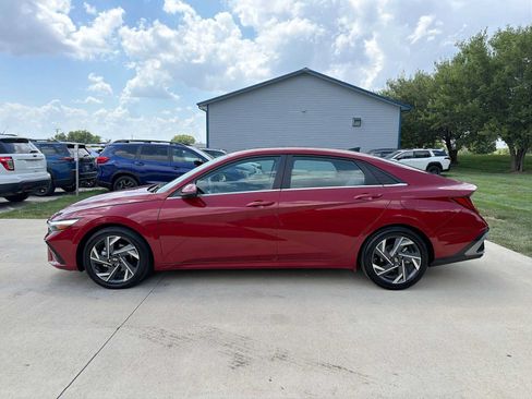 Used 2024 Hyundai Elantra Limited FWD image 3