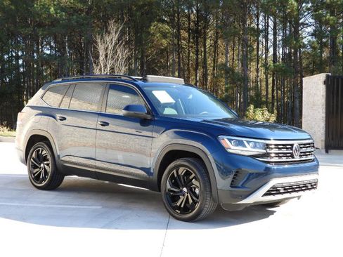 Used 2023 Volkswagen Atlas SE w/ Technology Package w/ Panoramic Sunroof Package image 28