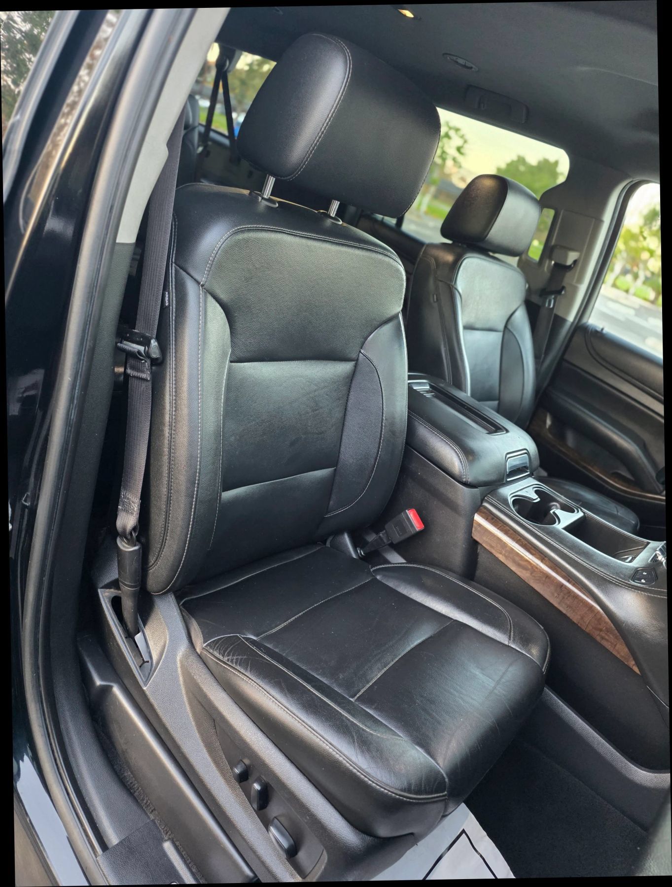 Used 2019 Chevrolet Suburban LT RWD image 16