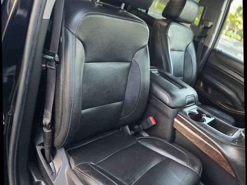 Used 2019 Chevrolet Suburban LT RWD image 16