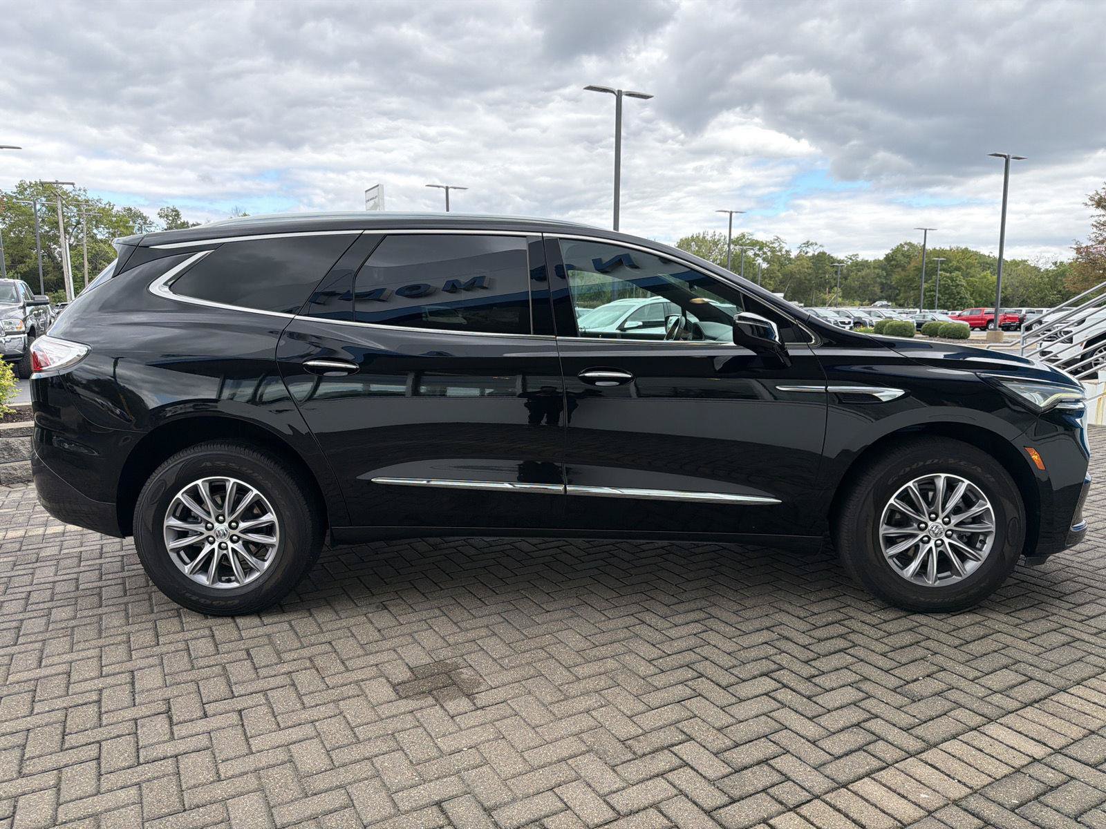 Used 2023 Buick Enclave Essence FWD image 6